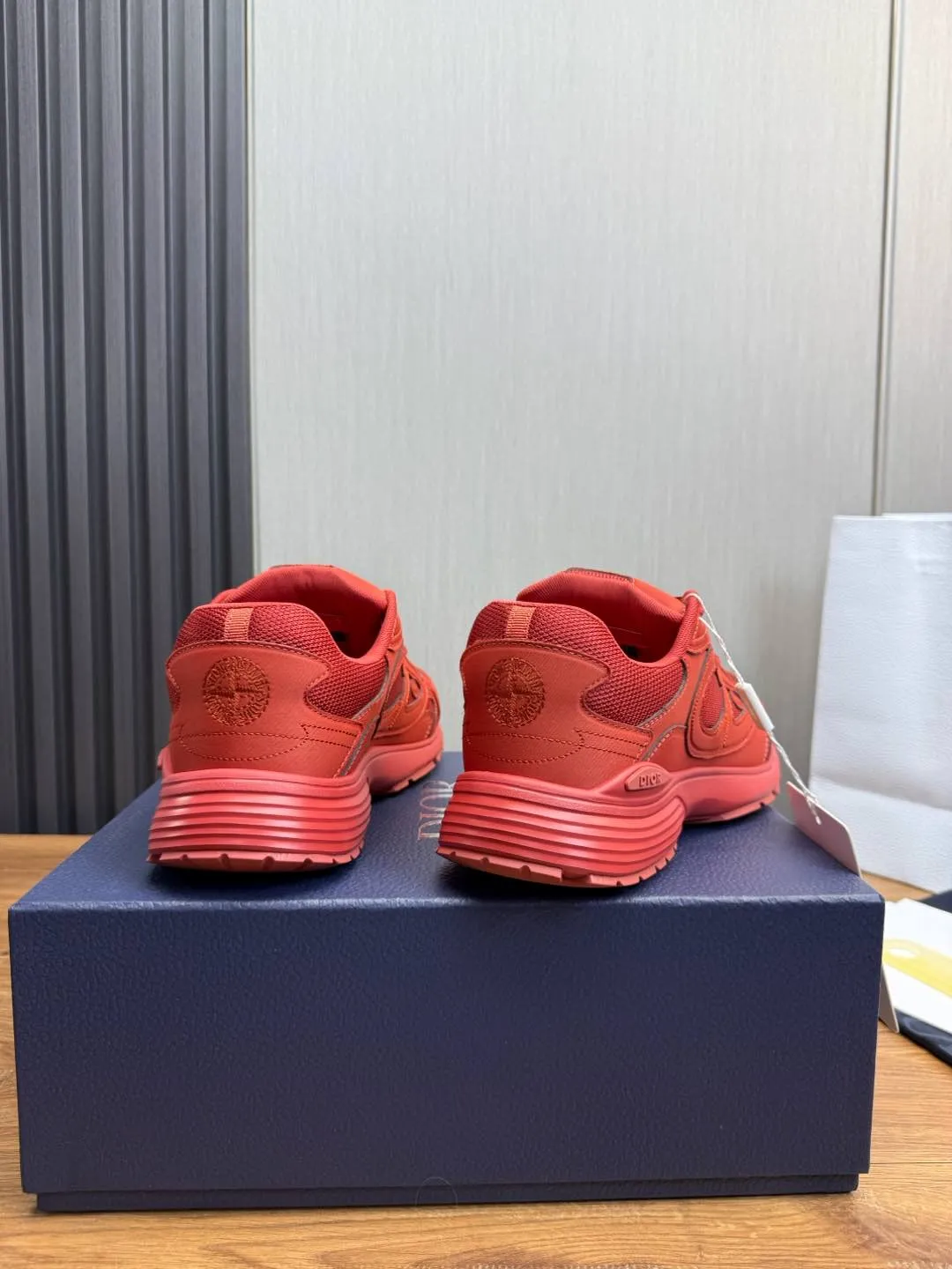 Men's men's shoes 💰740💰 D's Dior ~ New B30 Couple 👫 low-top sneakers ✅ are carefully made of gray mesh fabric and white technical fabric, decorated with reflective "CD30" graphic logo, and "DIO ~ B30" and "CD30" logos on the heel and tongue. An extra-light, sculpted rubber sole with signature accents adds style, while internal stretch details create ideal comfort. It can be matched with various casual styles to show the fashionable and modern sports style〰️ Size: 35-40 (customized at 40 for women) 39-45 (customized at 38.45 for men)